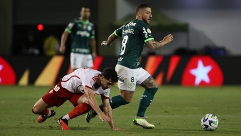 Palmeiras dorme na liderança do Brasileirão após vitória tranquila sobre o  Inter