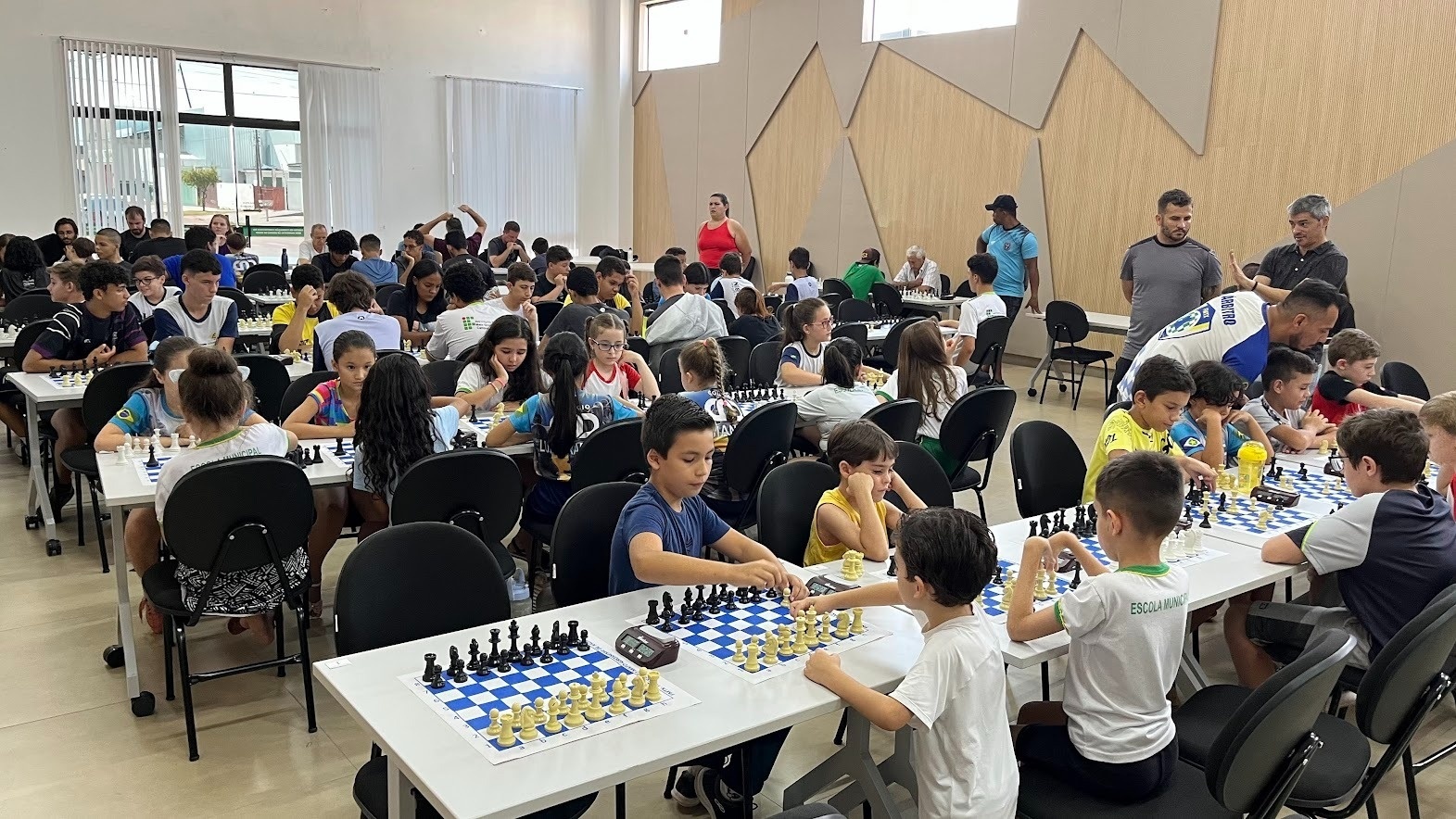 Dois estudantes de Sinop vencem campeonato sul-americano de xadrez – Só  Notícias